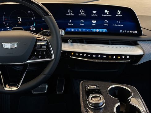 New 2025 Cadillac Optiq Sport 1 w/ LPO, ONYX Package image 16