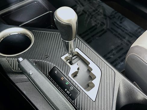 Used 2014 Toyota RAV4 Limited image 17