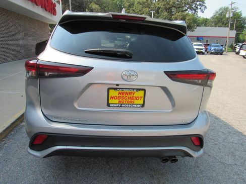 Used 2024 Toyota Highlander XSE FWD image 3