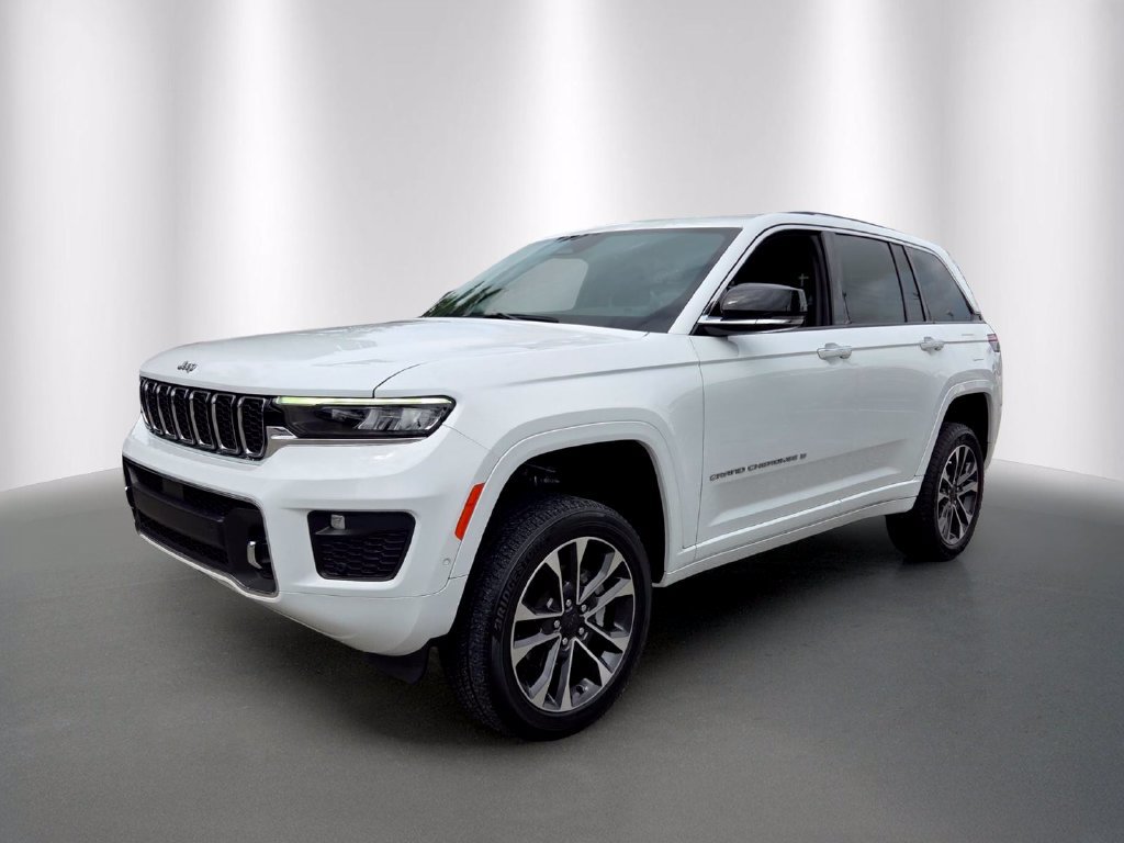 Used 2023 Jeep Grand Cherokee Overland AWD/4WD image 3