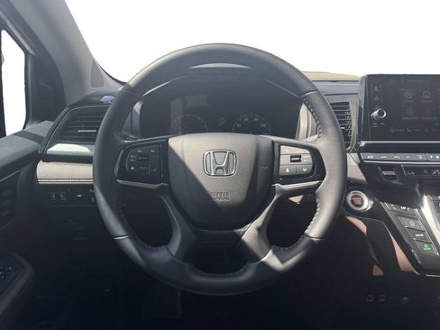 Used 2025 Honda Odyssey Touring image 12