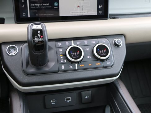 Used 2020 Land Rover Defender 110 SE AWD/4WD image 24