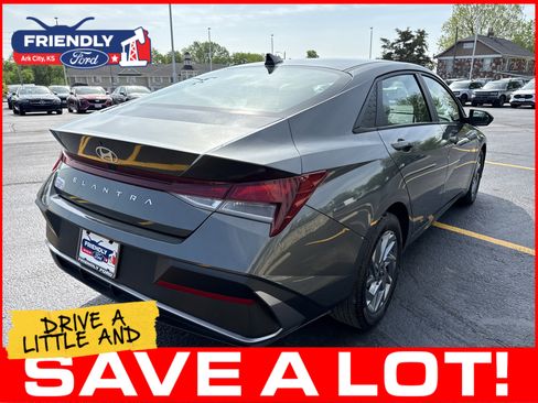 Used 2024 Hyundai Elantra SEL FWD image 8