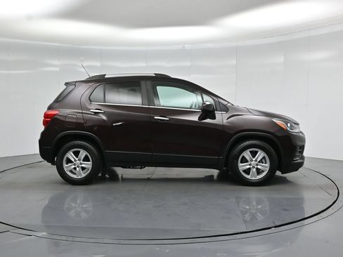 Used 2020 Chevrolet Trax LT w/ LT Convenience Package FWD image 20