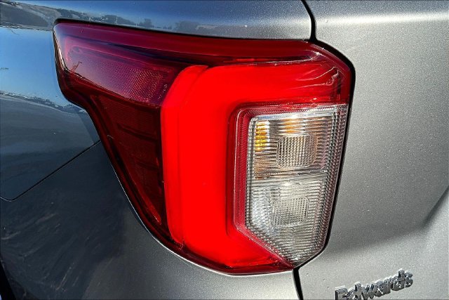 Used 2020 Ford Explorer XLT w/ Equipment Group 202A AWD/4WD image 22