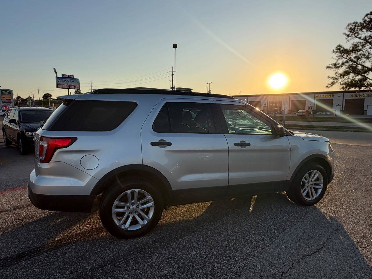 Used 2017 Ford Explorer 4WD image 11