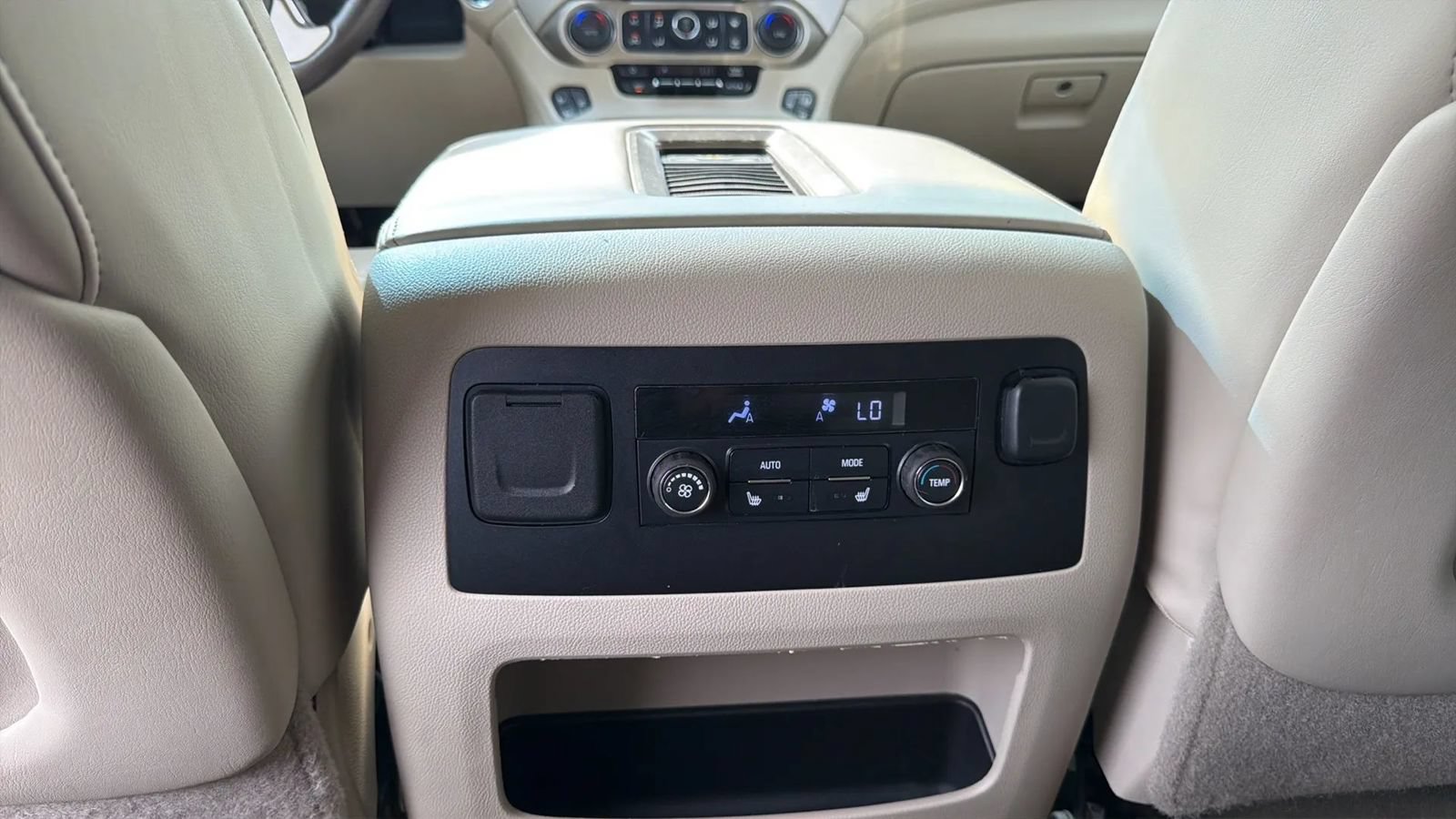 Used 2015 GMC Yukon Denali RWD image 31