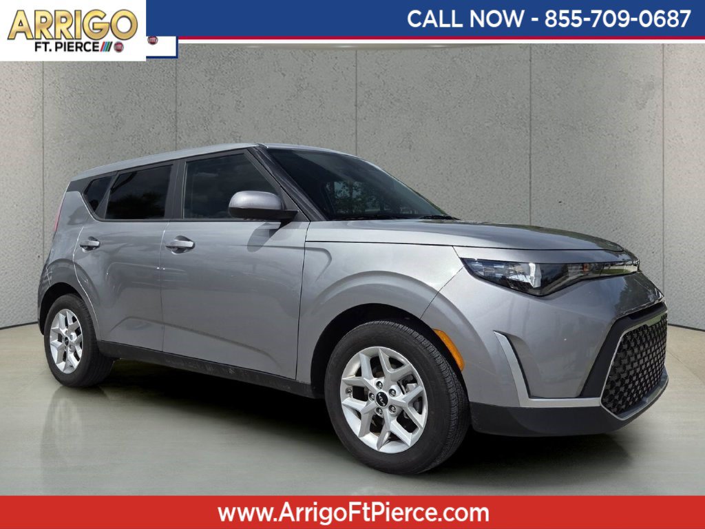 Used 2025 Kia Soul LX w/ LX Technology Package FWD image 1