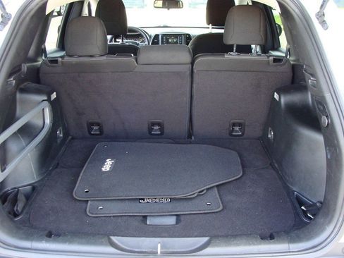 Used 2017 Jeep Cherokee Sport image 31