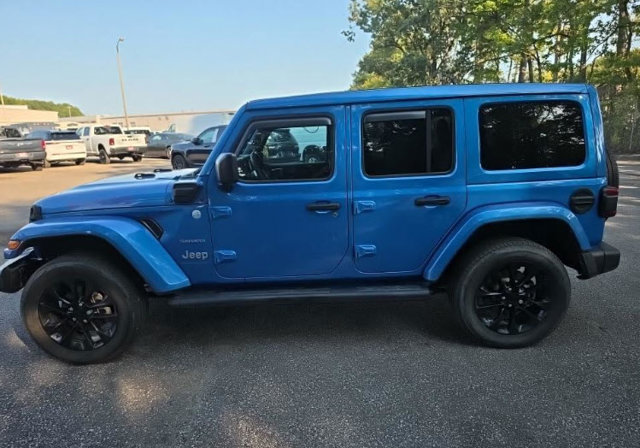 Used 2023 Jeep Wrangler Unlimited Sahara w/ Cold Weather Group AWD/4WD image 8