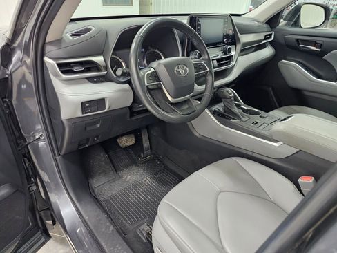 Used 2022 Toyota Highlander XLE image 37