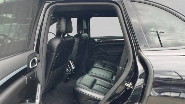 Used 2017 Porsche Cayenne AWD/4WD image 15