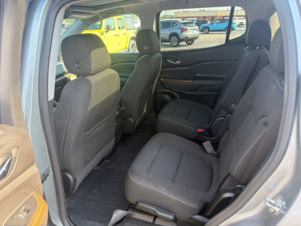Used 2023 GMC Acadia SLE w/ Driver Convenience Package AWD/4WD image 16
