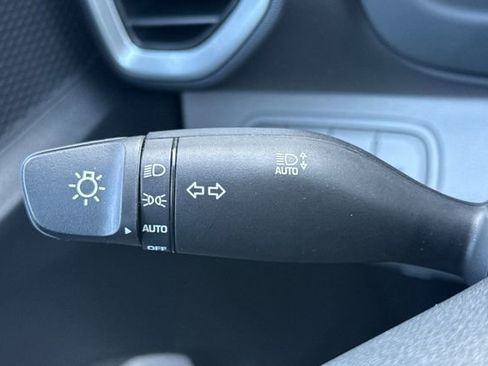 Used 2025 Hyundai Venue SEL FWD image 37