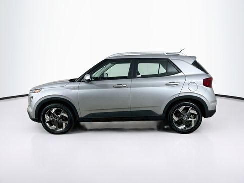 Used 2025 Hyundai Venue SEL FWD image 4