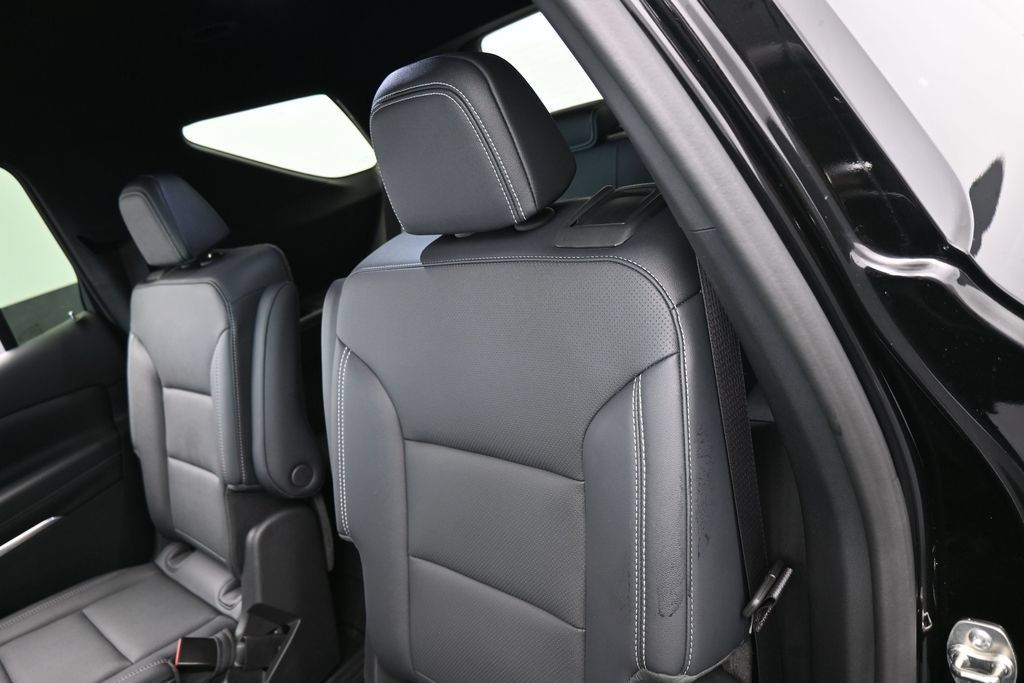 Used 2024 Chevrolet Traverse LT w/ Midnight/Sport Edition FWD image 35