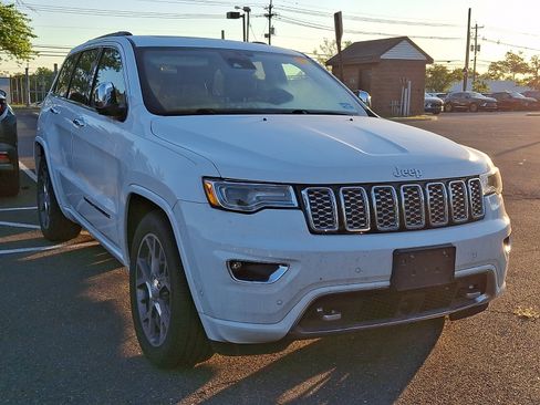 Used 2019 Jeep Grand Cherokee Overland AWD/4WD image 5