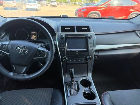 Used 2016 Toyota Camry SE w/ Moonroof Package FWD image 7