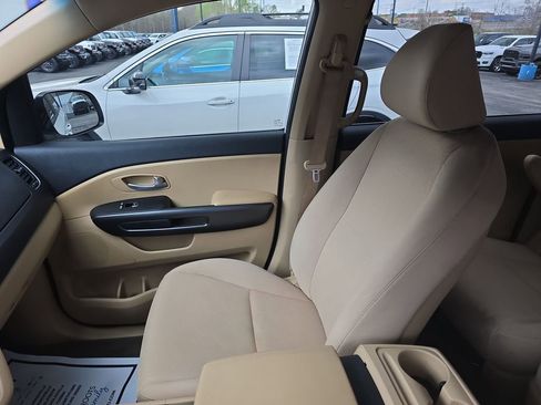 Used 2017 Kia Sedona LX image 10
