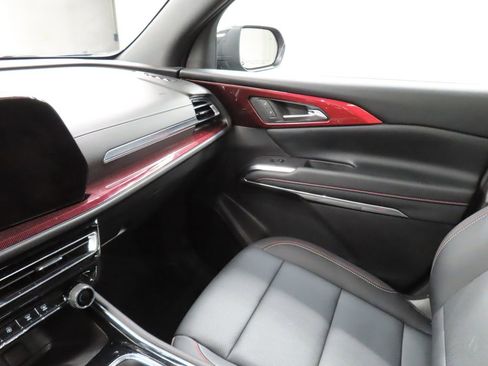 Used 2025 Chevrolet Traverse Z71 w/ LPO, Floor Liner Package AWD/4WD image 26