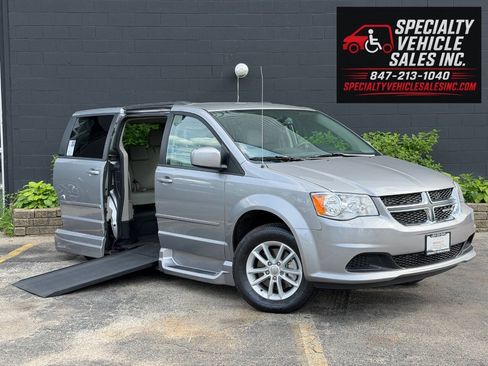 Used 2016 Dodge Grand Caravan SXT w/ UConnect Hands-Free Group FWD image 2