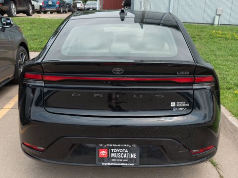 Used 2024 Toyota Prius Limited FWD image 6