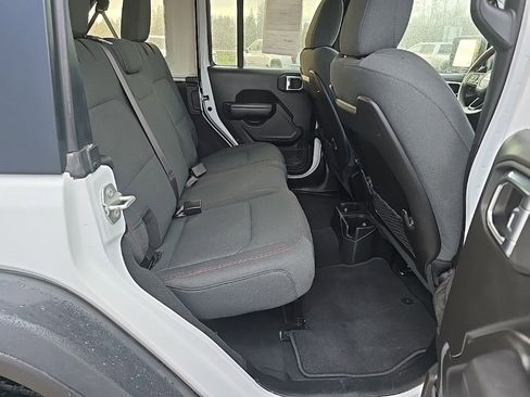 Used 2024 Jeep Wrangler Unlimited Rubicon image 27