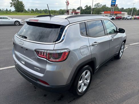 Used 2019 Jeep Compass Latitude FWD image 4