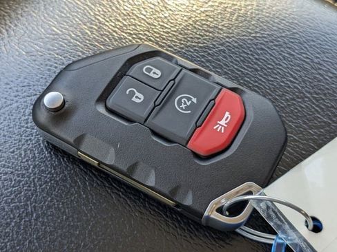 Used 2021 Jeep Wrangler Unlimited Sahara image 33