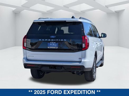 Used 2025 Ford Expedition Active image 4