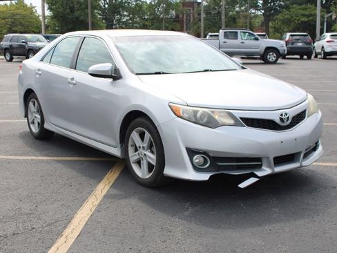 Used 2012 Toyota Camry SE FWD image 3