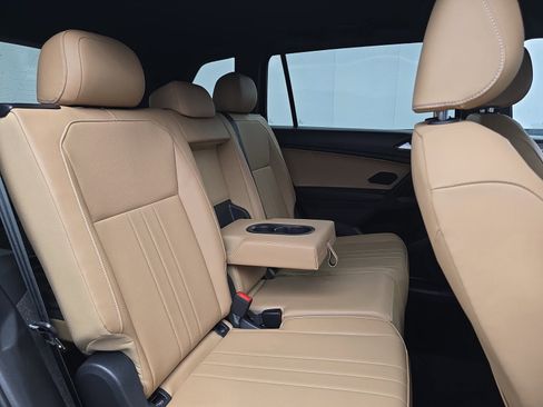 Used 2023 Volkswagen Tiguan SE image 36