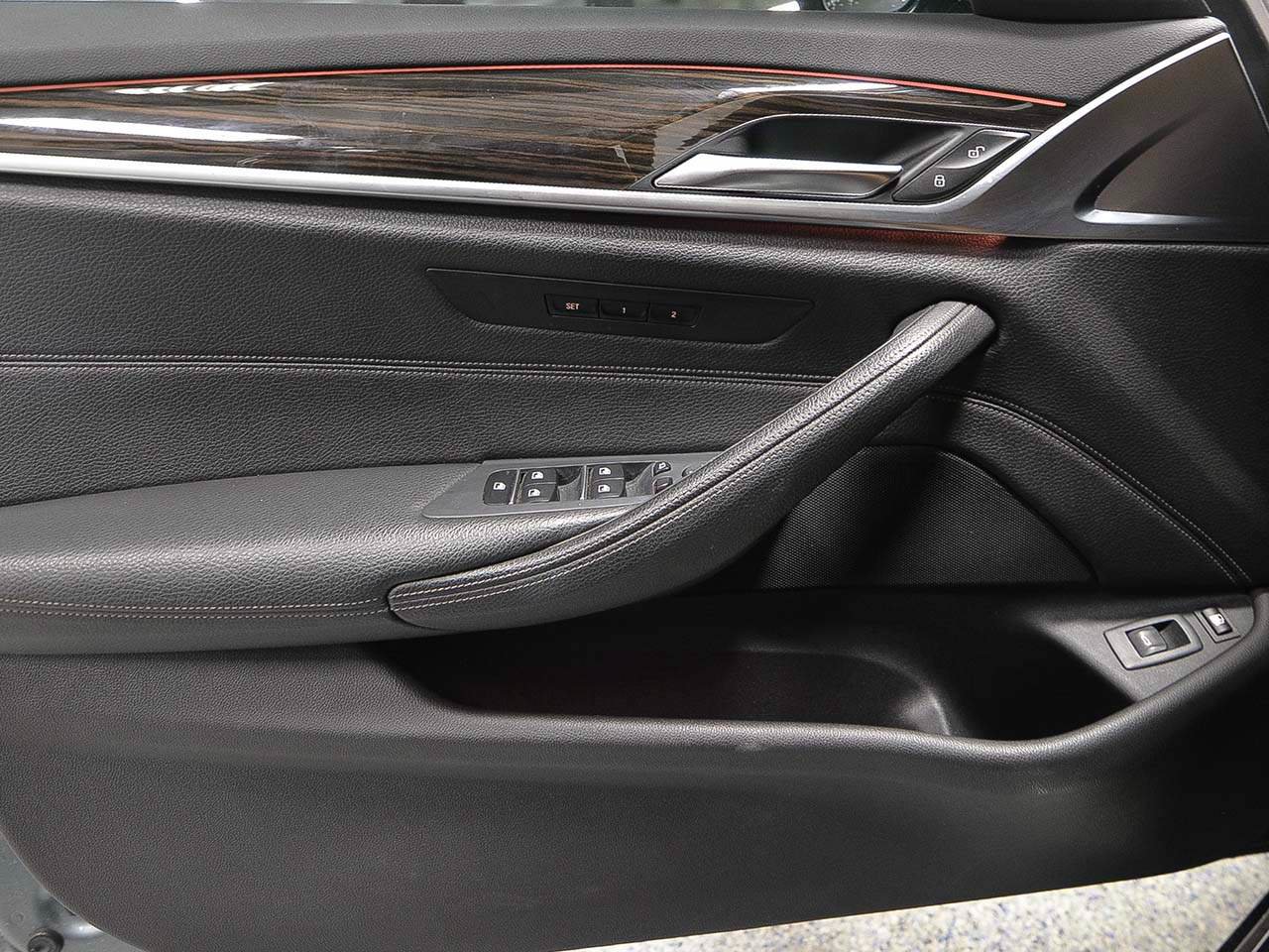 Used 2019 BMW 530e w/ Convenience Package RWD image 6