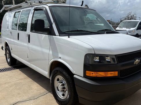 Used 2018 Chevrolet Express 2500 w/ Driver Convenience Package RWD image 8