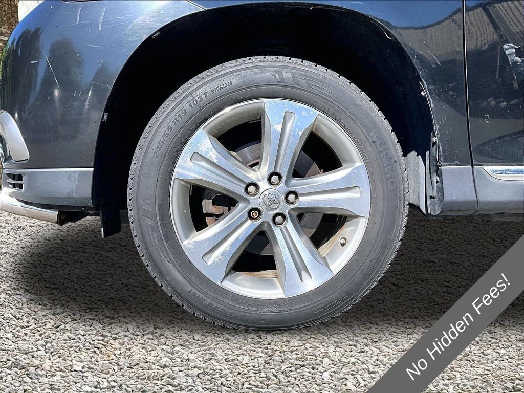 Used 2011 Toyota Highlander Limited w/ Tow Pkg AWD/4WD image 7