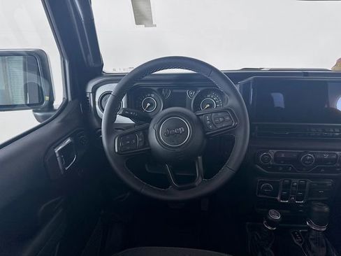 Used 2025 Jeep Gladiator Sport AWD/4WD image 24