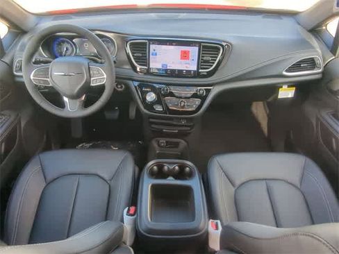 New 2026 Chrysler Pacifica Select image 15