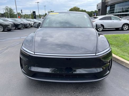 Used 2026 Tesla Model Y 2WD image 7