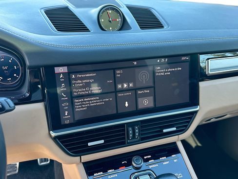 Used 2019 Porsche Cayenne Turbo image 13