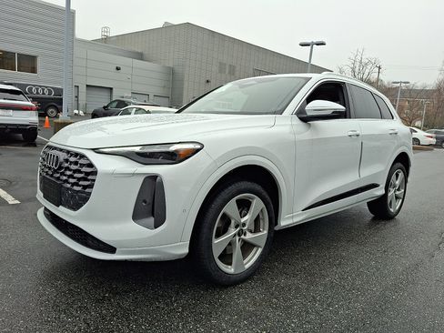 New 2025 Audi Q5 Premium Plus image 2