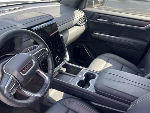 Used 2026 GMC Acadia Elevation w/ Elevation Premium Package AWD/4WD image 2