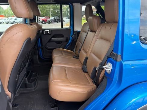 Used 2022 Jeep Wrangler Unlimited Rubicon w/ LED Lighting Group AWD/4WD image 9