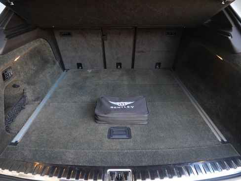 Used 2022 Bentley Bentayga V8 image 23