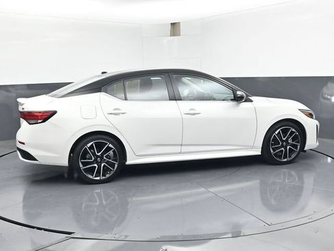 Used 2025 Nissan Sentra SR FWD image 3