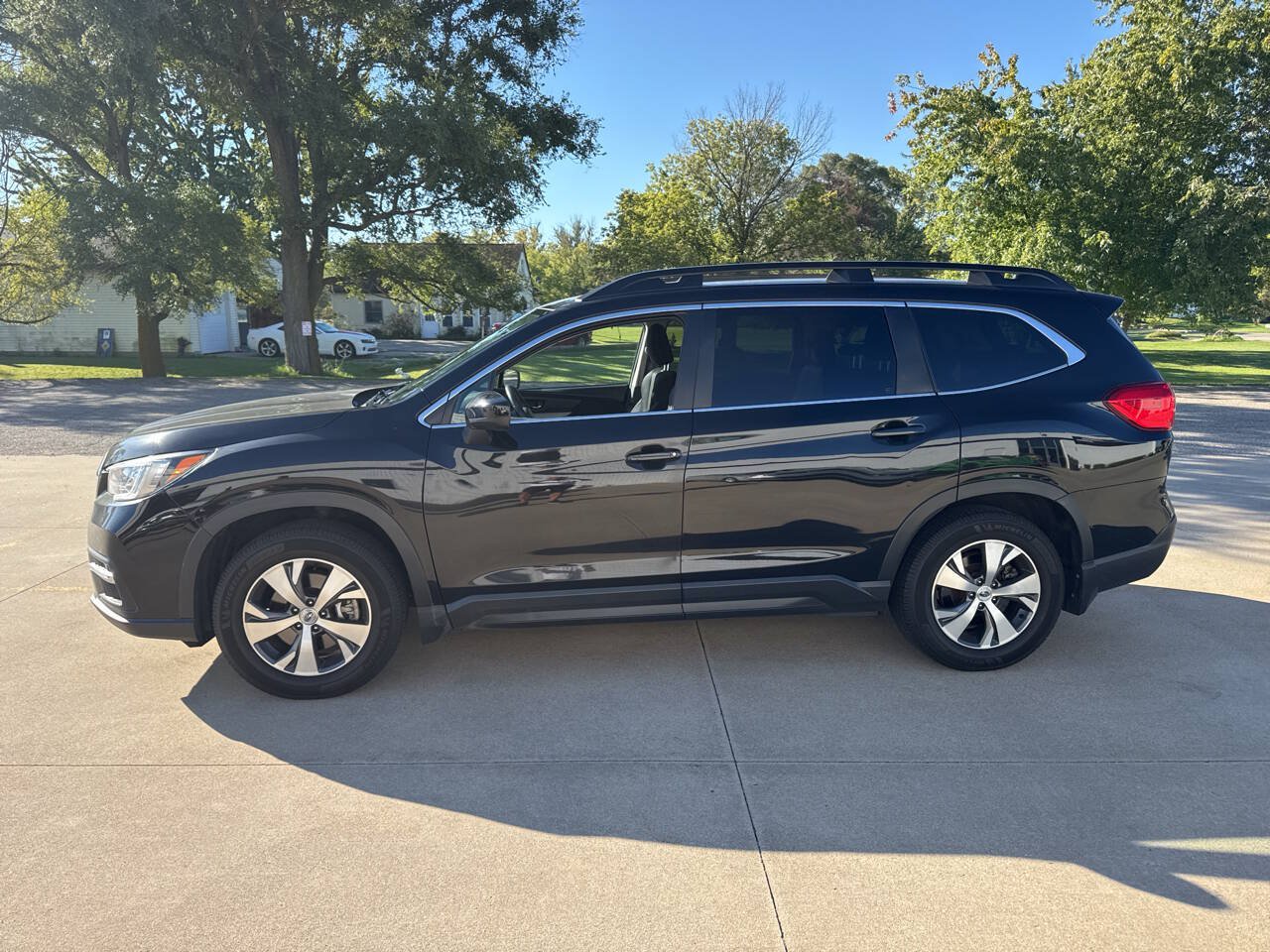 Used 2020 Subaru Ascent Premium AWD/4WD image 2