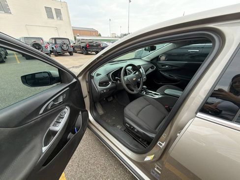 Used 2024 Chevrolet Malibu LT FWD image 9
