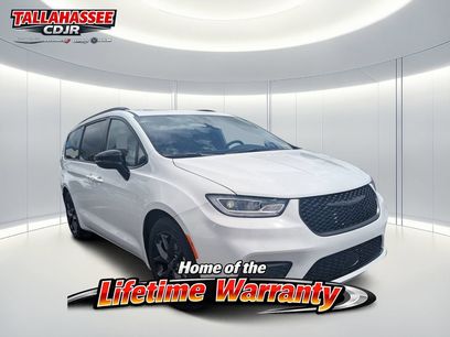 New 2026 Chrysler Pacifica Limited w/ S Appearance Package
