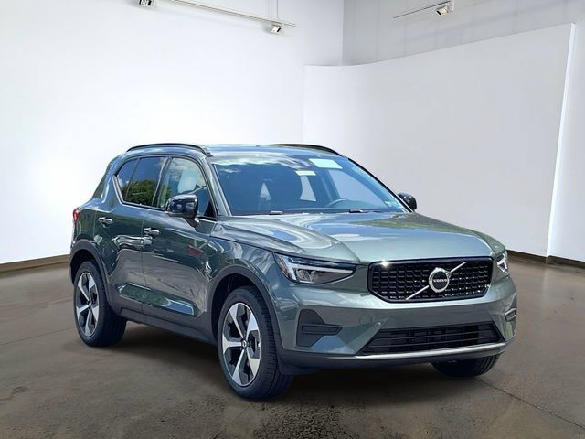 New 2026 Volvo XC40 B5 Core w/ Protection Package Premier AWD/4WD image 3