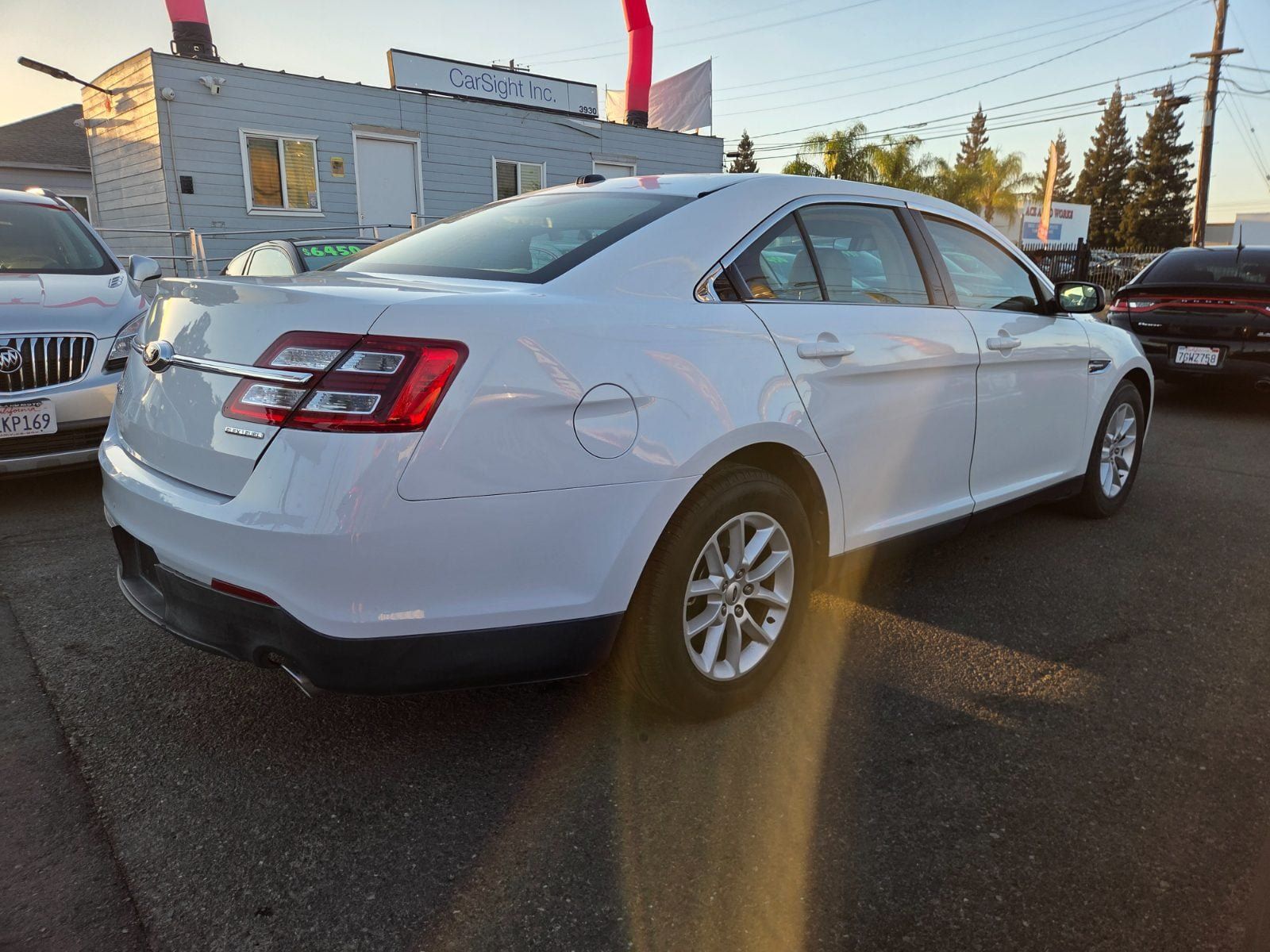 Used 2015 Ford Taurus SE FWD image 4