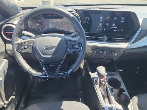 Used 2025 Chevrolet Trax RS w/ Sunroof Package FWD image 11